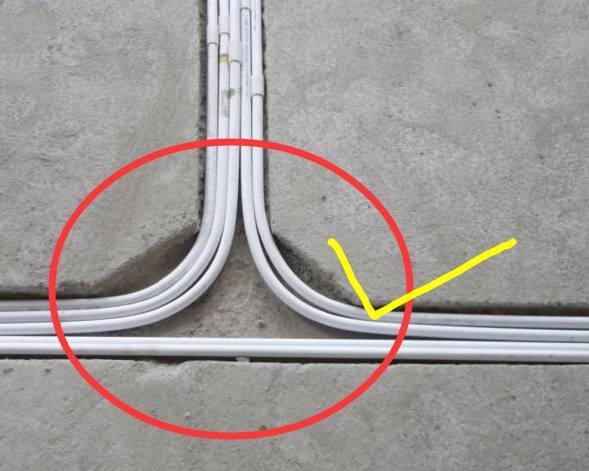 【】邻居在装修水电,我一看就知他被电工忽悠了,别这样开槽!