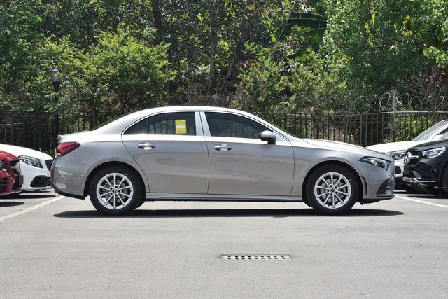 「奔驰A级」奔驰A级价格“触底”,A180L降至14万多,赶紧抄底