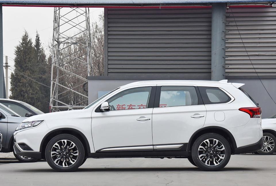 三菱欧蓝德:同是17万,三菱欧蓝德和马自达CX4谁级别高?听完你就了解了