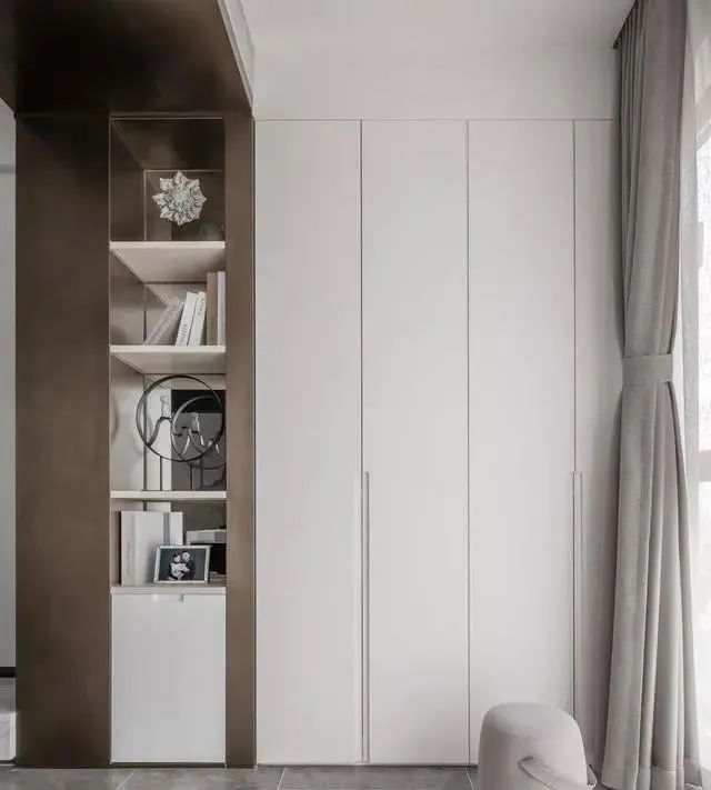 ▲你家阳台只是晾晒衣服吗？这样设计，不仅提高收纳，还舒适整洁！