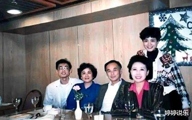 王菲|\纠缠\11年,最终还是\败\给了金钱,10亿家产看透这段\孽缘\