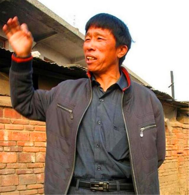 晓君侃史|父亲与世长辞，江西一孝子将其进行“缸葬”，千日过后肉身成佛