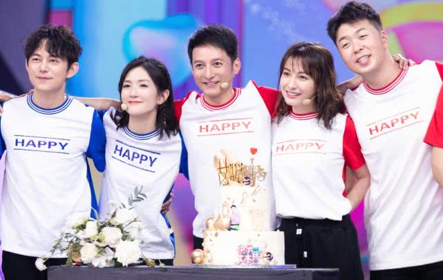 快乐大本营|谢娜何炅挥泪告别，仝卓后她终被轰出《快本》，网友：早该走了