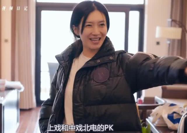 江疏影▲江疏影“卸妆”后助理给她拍照,当看到素颜后的她,我没眼花吧?