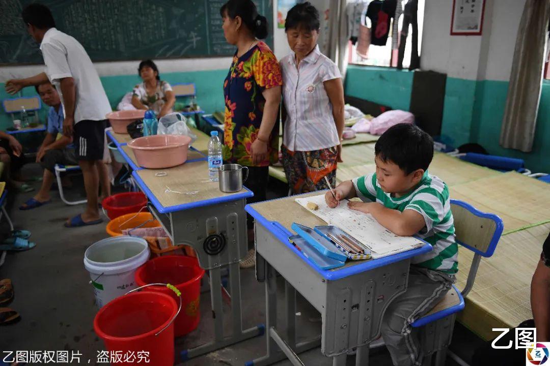 长江|1998年没有破的外护圩今年溃口，68岁老人还牵挂着地里的蔬菜