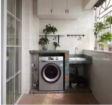 洗衣机|阳台别再放花花草草了,现在都流行装洗衣池,每月能省一半电费