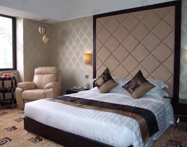 【】卧室装修别买双人床了,如今都流行装它代替,效果好十倍