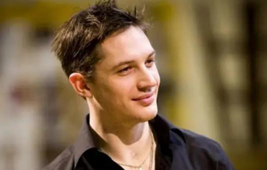 汤姆·哈迪|汤姆·哈迪变成“007”的样子？艺术家分享概念图，粉丝：帅爆了！