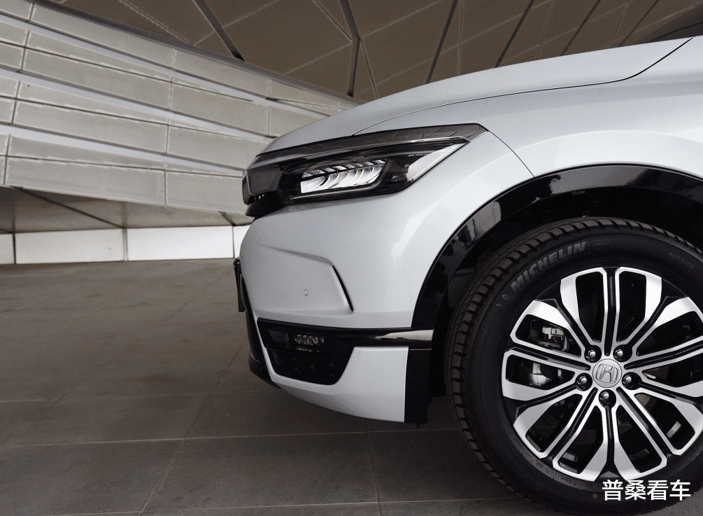 大众汽车▲又一中国特供车被捧红！上市订单20000+，油耗4.9L，大众自愧不如