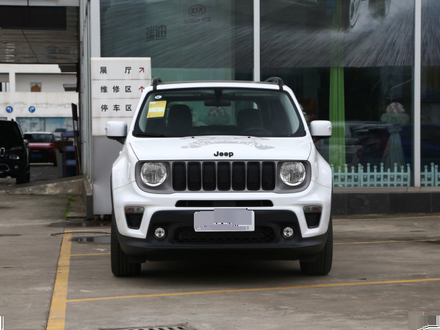 Jeep自由侠|配备四驱+四轮独悬，JEEP自由侠优惠后起售不到12万，诚意满满