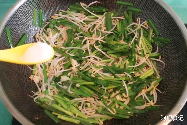 「韭菜」老婆坚持每周吃3顿此菜，脸色红润腰也细了，朋友夸：人越来越美