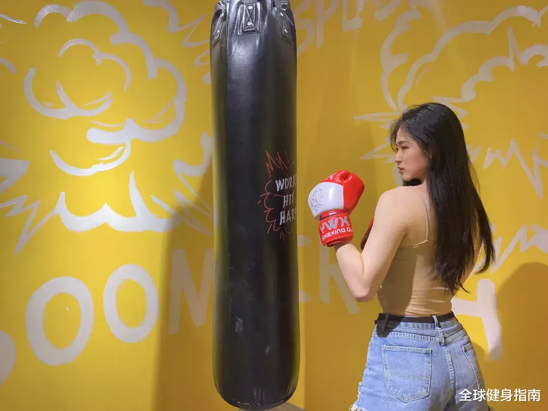 |这位跳钢管舞的顶级美人，我希望每个人都能记住她......