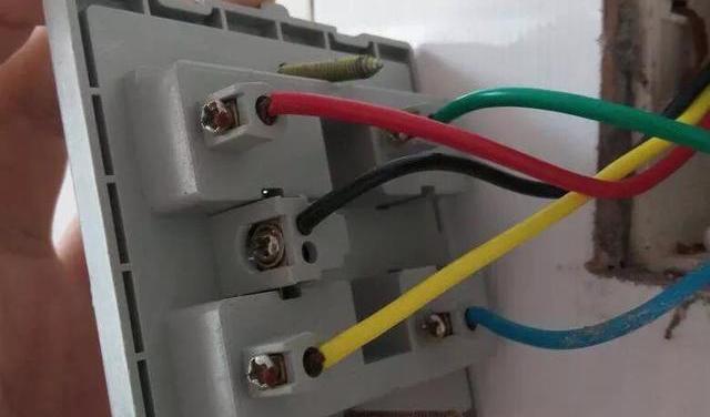 |插座面板安装是必须左零右火吗?依据什么?左火右零可以吗?