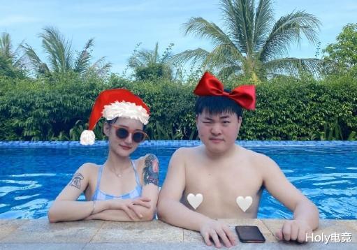 Uzi|Uzi与女友合伙开女装店！史森明竟成免费模特