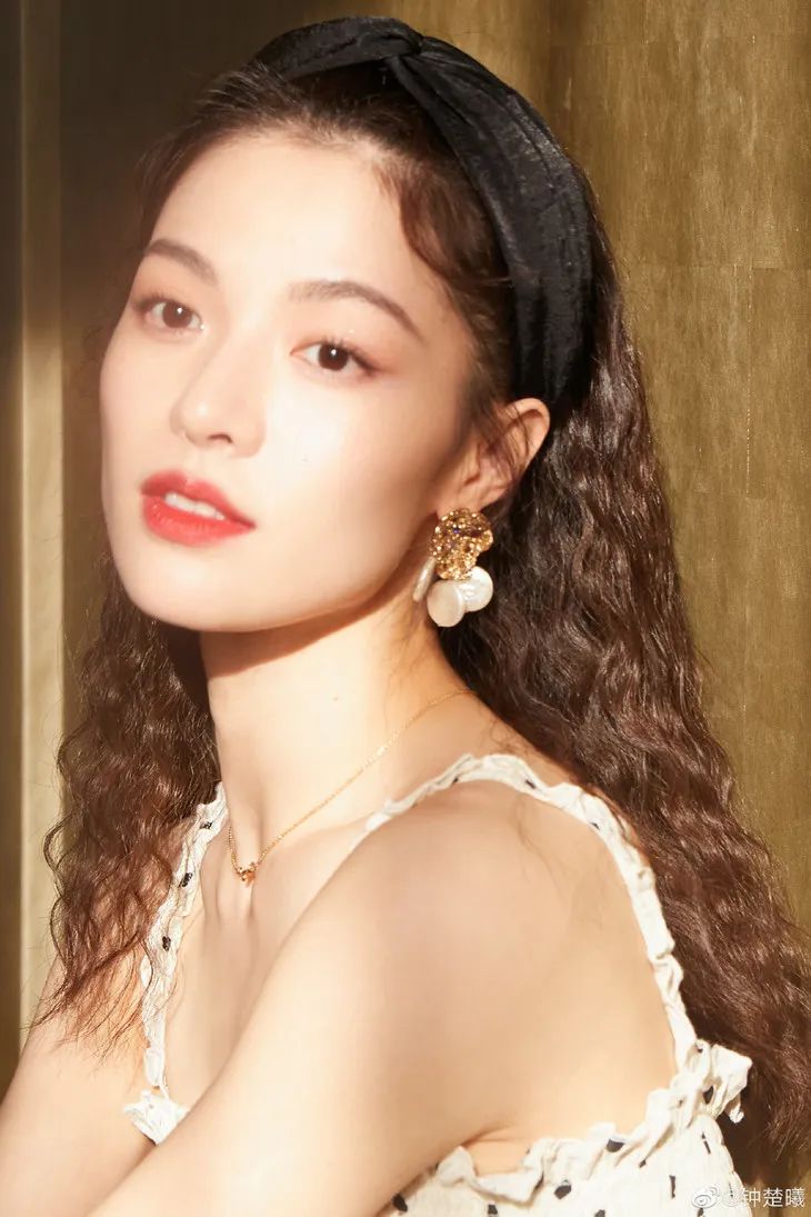 「眼影」美人计 | 钟楚曦给自己化妆那一套，放到普通人身上是什么样？