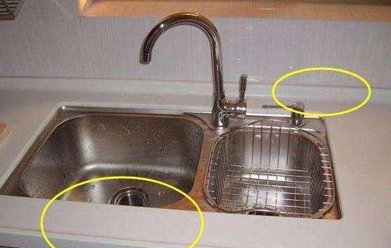 |越来越多人在橱柜台面安装挡水条了，这4个优点很实用