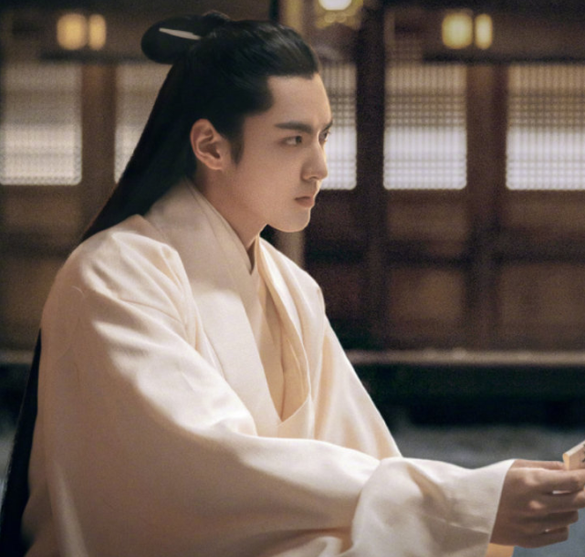 杨紫|吴亦凡多“宠”杨紫?花絮中视线都不舍得移开,一股恋爱的酸臭味