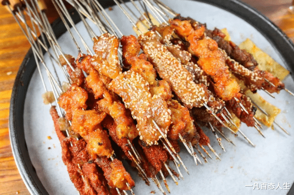 『烧烤』你知道为什么你烤的串没有别人的香吗？因为没有加这个