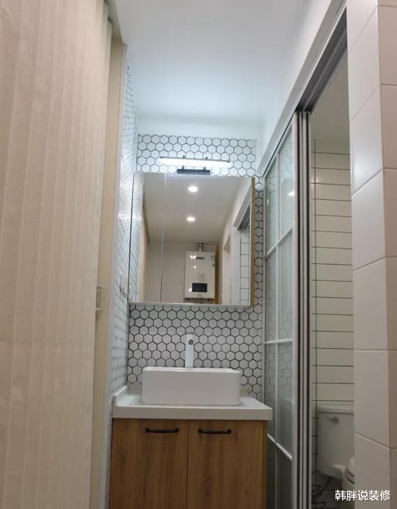 @66㎡小蜗居，老婆非要在卫生间装两个门，完工后发现太明智了