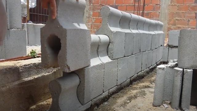 『』盖房子谁还红砖抹水泥啊，又脏又麻烦，国外都用积木砖省时又省力