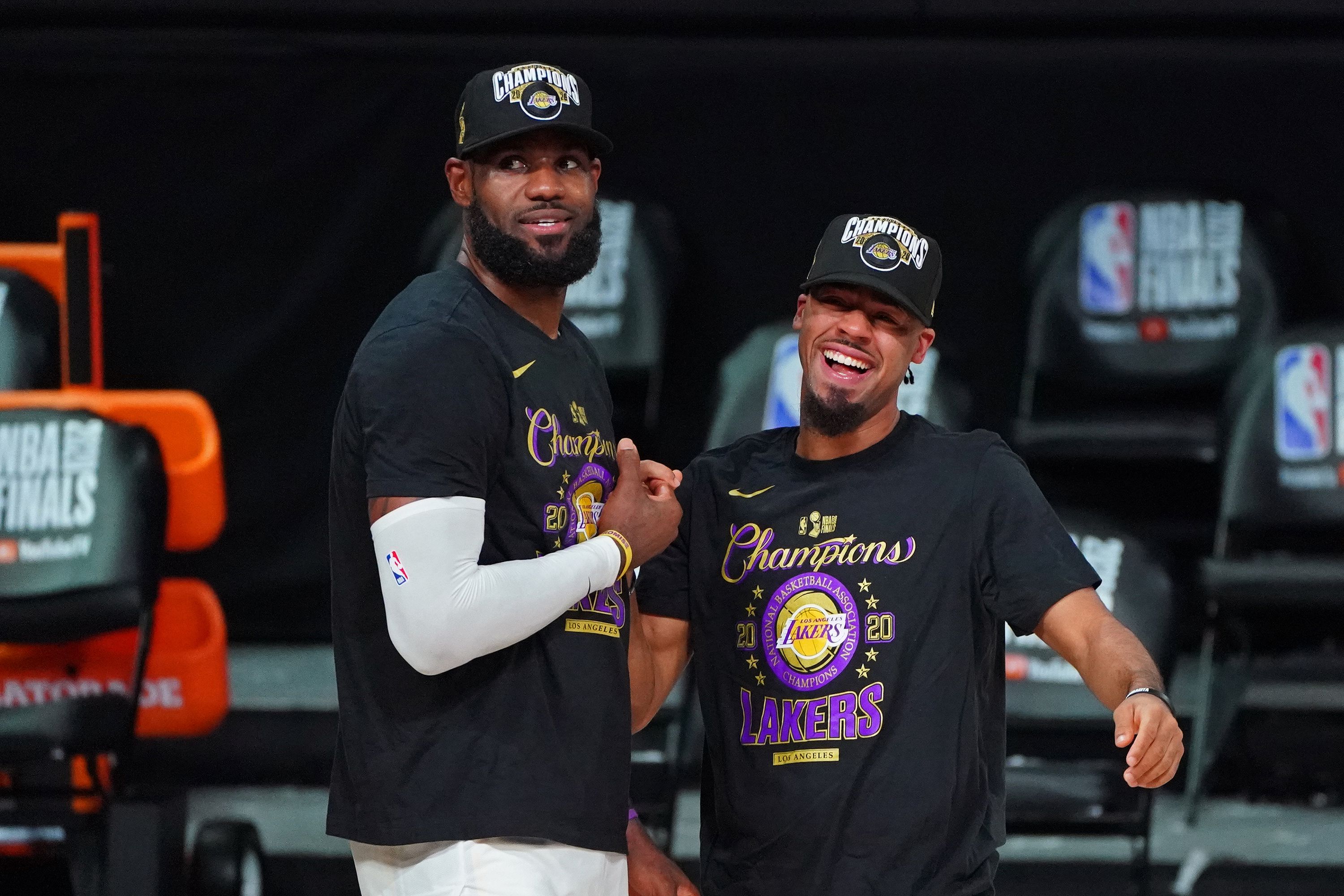 湖人队|官宣！湖人正式裁掉库克，夺冠后曾被落下，官方感谢两人：永远的总冠军