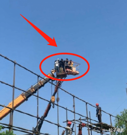 『杨幂』杨幂遭恶意拍摄登热搜榜首,男子蹲拍裙底或已涉嫌违法