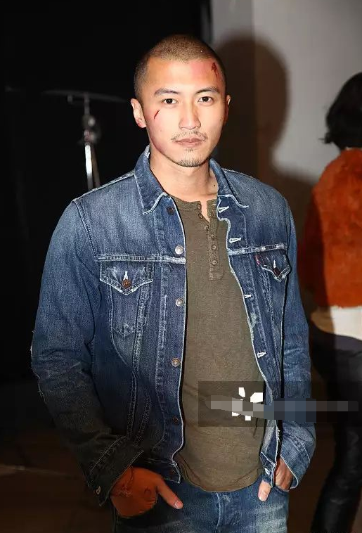 谢霆锋|出道20多年，基本是素颜，很少化妆上镜，不是天生丽质谁敢如此？