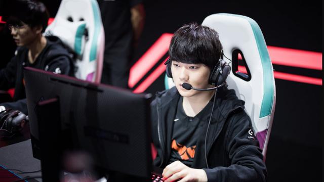 斗鱼|斗鱼哭了！天价签阿水，打完比赛12天不开播，卑微发博求JKL直播