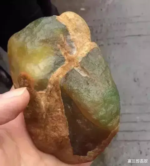 钱币|玩翡翠赌石，一定要知道怎么看“油性”，行家解密