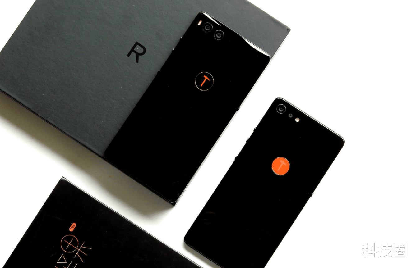 罗永浩|罗永浩向网友推荐坚果R1，称这款手机不升级到现在依旧流畅