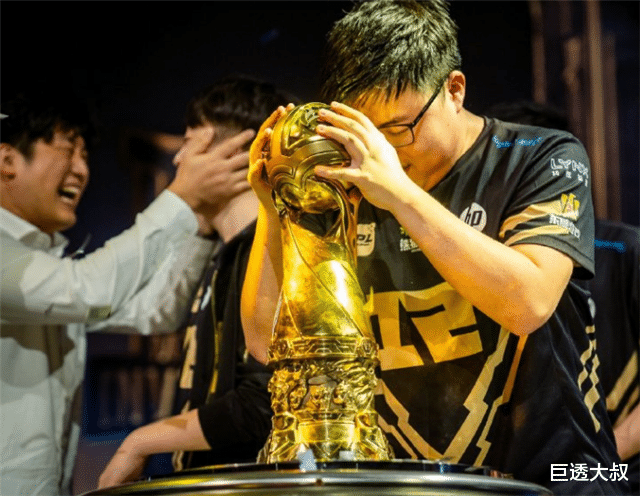 「LGD」RNG终于发布转会期消息,IG、LGD阵容公开,为RNG感到可惜