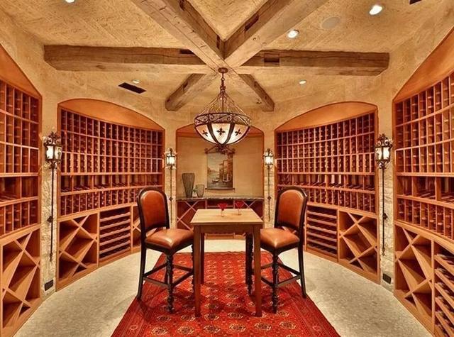 美国网红豪掷一亿买下一万平城堡，网友：在深圳只够买500平