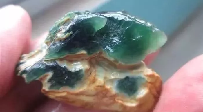 翡翠|生来怪异的翡翠“3生子”原石,注定不凡,取出一堆玻璃种蛋面!