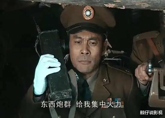 「楚云飞」同样是楚云飞打电话，老版用老掉牙的机器，看到新版：你咋不用手机？