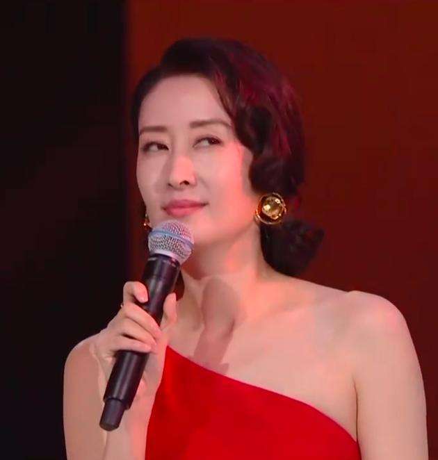 刘敏涛▲刘敏涛唱歌太投入忘记表情管理？经典表情管理失败的明星还有她们