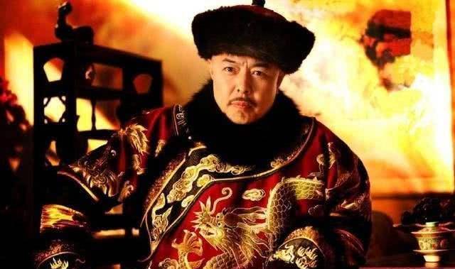 #和珅#乾隆曾警告儿子别动和珅，嘉庆仍赐白绫，15年后他开始“后悔”