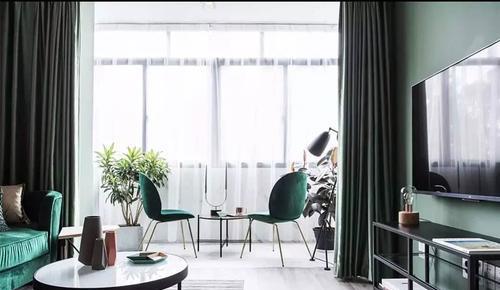 []阳台窗帘挂在哪比较好