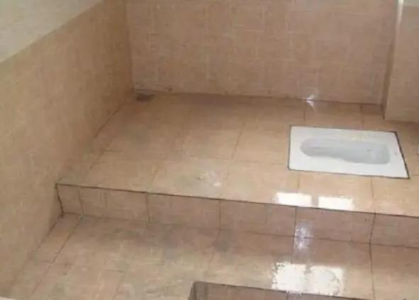 |卫生间装修，要把蹲坑抬高20公分吗？老师傅给出答案，一看你就懂