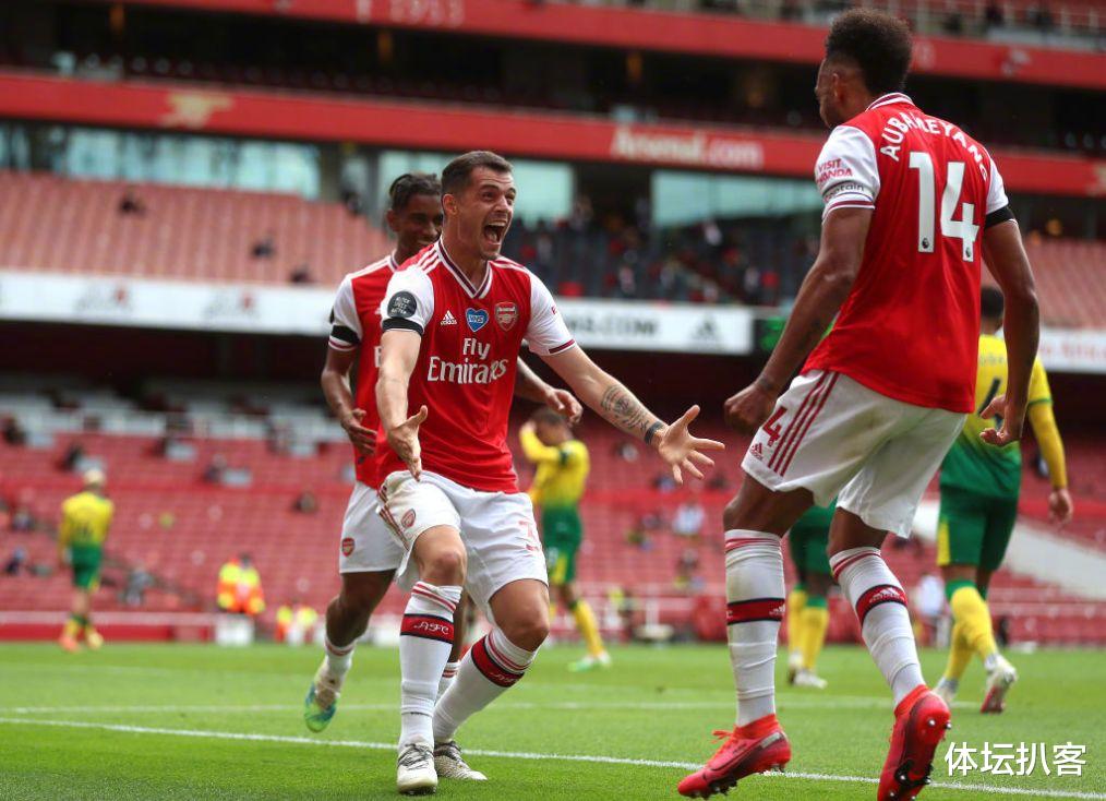 『英超』4-0！昔日英超霸主踢疯了：6300万巨星独造3球，超越队史传奇！