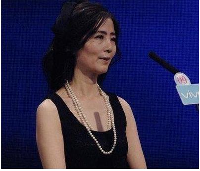 非诚勿扰|《非诚勿扰》51岁阿姨被34岁小伙\抱\走，5年后，现状令人唏嘘