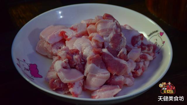 [五花肉]1块五花肉2根咸鱼，教你做美味下饭的咸鱼蒸五花肉，好吃极了