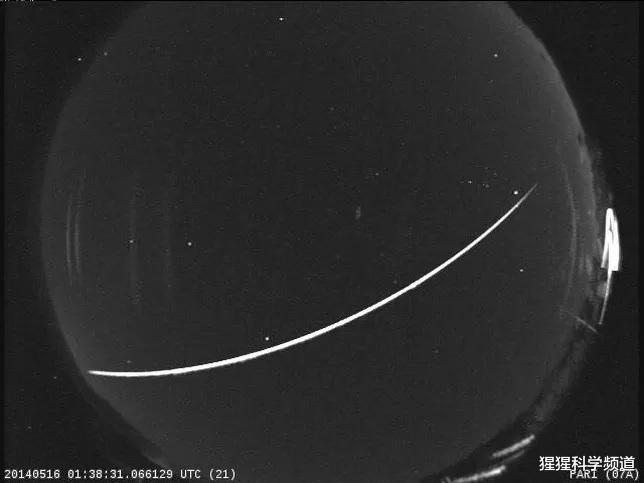 霍金▲一个火球从天而降，多国可见，难道霍金的“末日论”是真的？