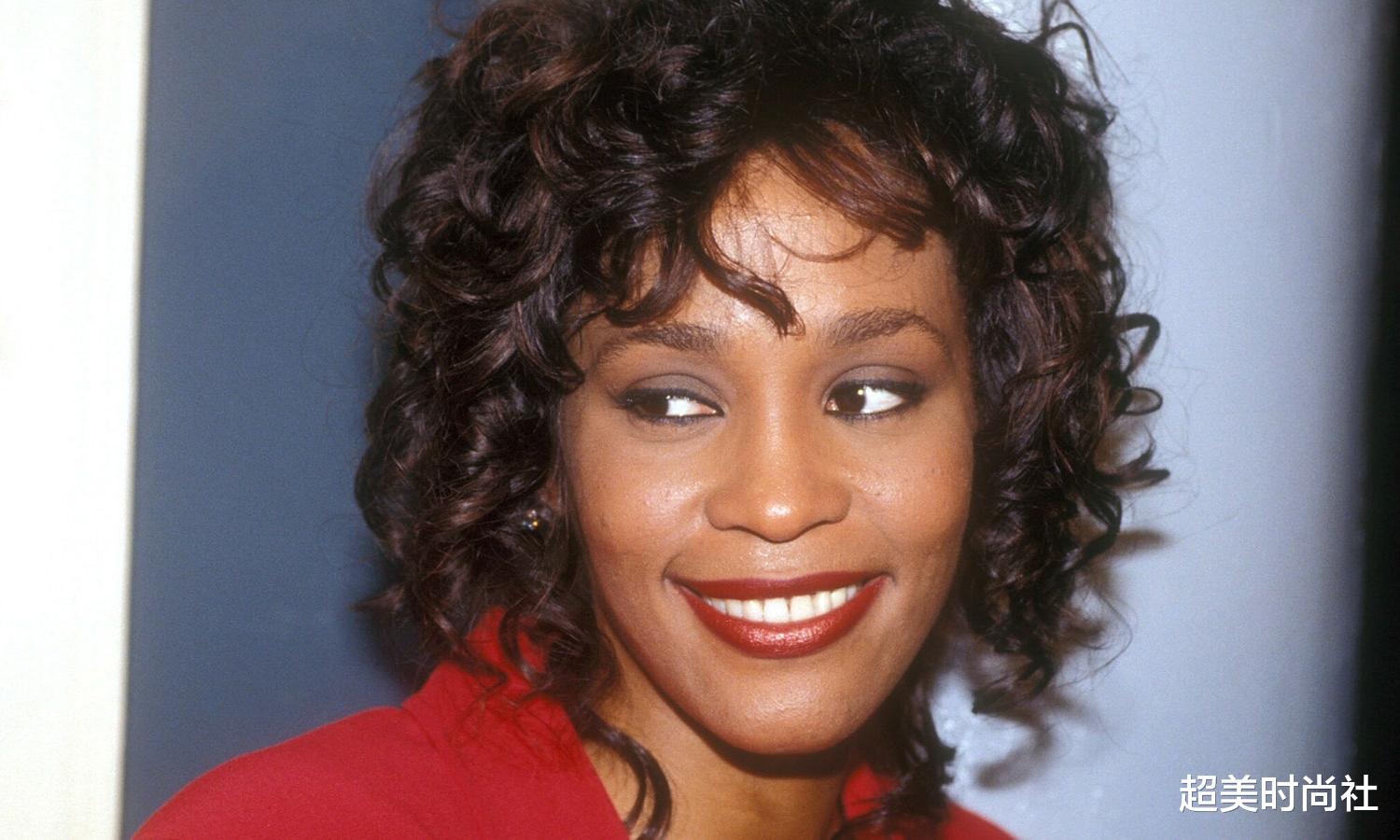 [休斯顿]已故57岁音乐天后，号称美国第一嗓，演唱会身着盔甲胸衣气场全开