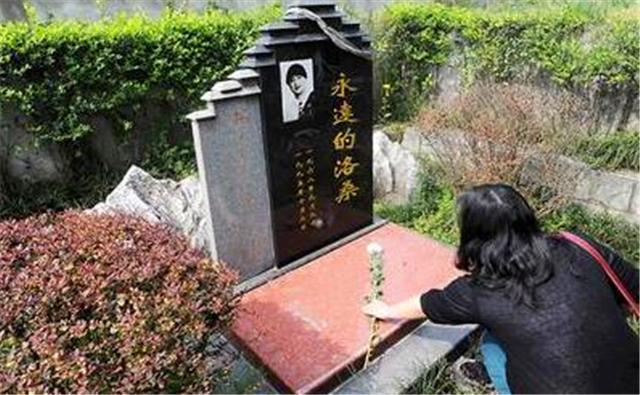 |1995年洛桑去世,20年后师傅博林揭开死亡真相,令人难以想象
