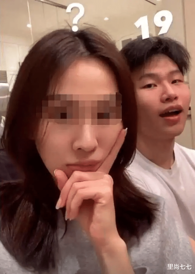 陈坤|陈坤儿子女友正脸曝光！穿情侣装一起打高尔夫，准公公忙来点赞