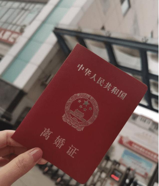 |“女同事一直大大咧咧，今天看她扎头发突然心动了！”哈哈哈哈哈反正我爱了～