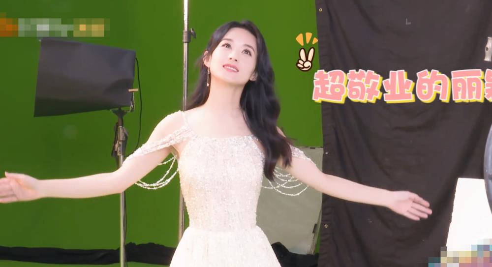 赵丽颖|赵丽颖拍摄宣传片全程“无实物表演”，离开5毛钱特效后，才知演员有多敬业