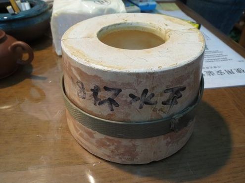 :宜兴紫砂一厂紫砂壶之铁模水平壶盖制作法