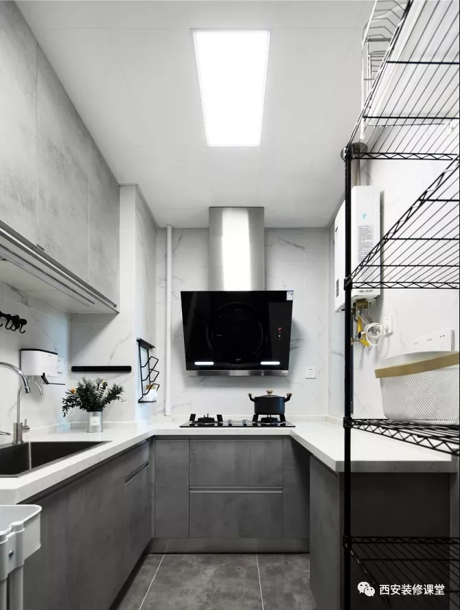 ##做不了正常U型橱柜，可以做窄柜收纳放电器