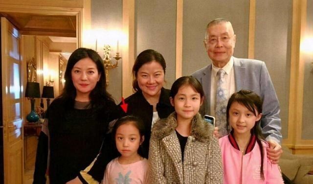 赌王|81岁钢琴师当爸，完胜赌王78岁当爸纪录，夫妻年龄相差36岁